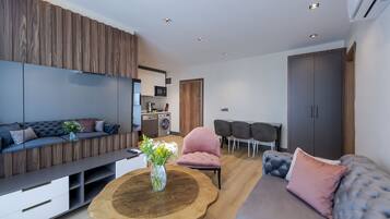 1 Bedroom Apartment | Wohnbereich | Smart-TV