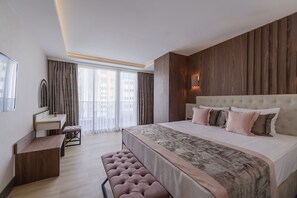 Standard Room, 1 Bedroom | Premium bedding, Tempur-Pedic beds, in-room safe, desk - Sealife Royal  (Konyaalti)