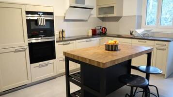 Réfrigérateur, micro-ondes, four, lave-vaisselle