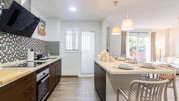 Refrigerador, microondas, horno y lavavajillas