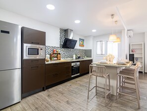 Refrigerador, microondas, horno y lavavajillas 