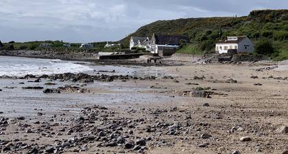 5* Whitebridge Cottage - short walk to Port Eynon beach and village amenities