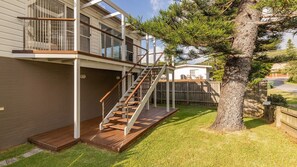 Exterior - Beach Bay Bee on Banksia (Blueys Beach)