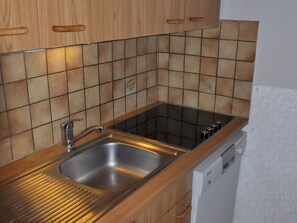 Kühlschrank, Mikrowelle, Geschirrspüler