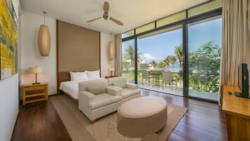 3 bedrooms, in-room safe, desk, blackout curtains