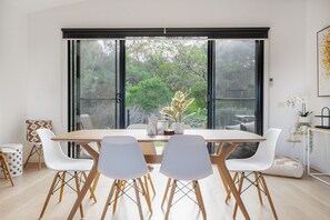Dining - Moonah Retreat - 4pm check out Sundays* (Fingal)