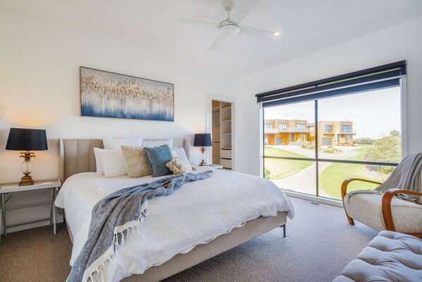 4 bedrooms, desk, iron/ironing board, WiFi