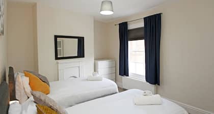 Abbey Foregate - House