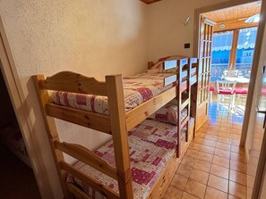 2 bedrooms