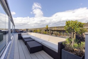 Terrace/patio - Beautiful Penthouse with Terrace & Jacuzzi (Edinburgh)