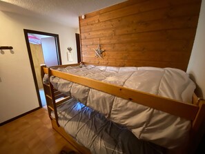 2 bedrooms