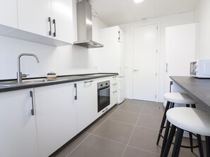 Frigorifero, microonde, forno, lavastoviglie