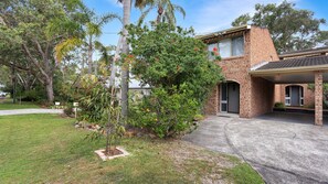 Property grounds - Sirocco in the Magic Square (Hawks Nest)