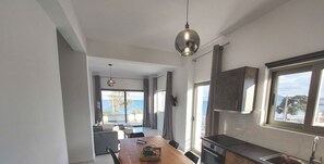 Senior-Suite | Wohnbereich | LED-Fernseher