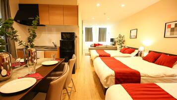 Deluxe Triple Room | Iron/ironing board, free WiFi