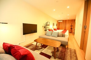 Deluxe Triple Room | Iron/ironing board, free WiFi - PrimeRoomBeppu Hamawakionsenmae (Beppu)