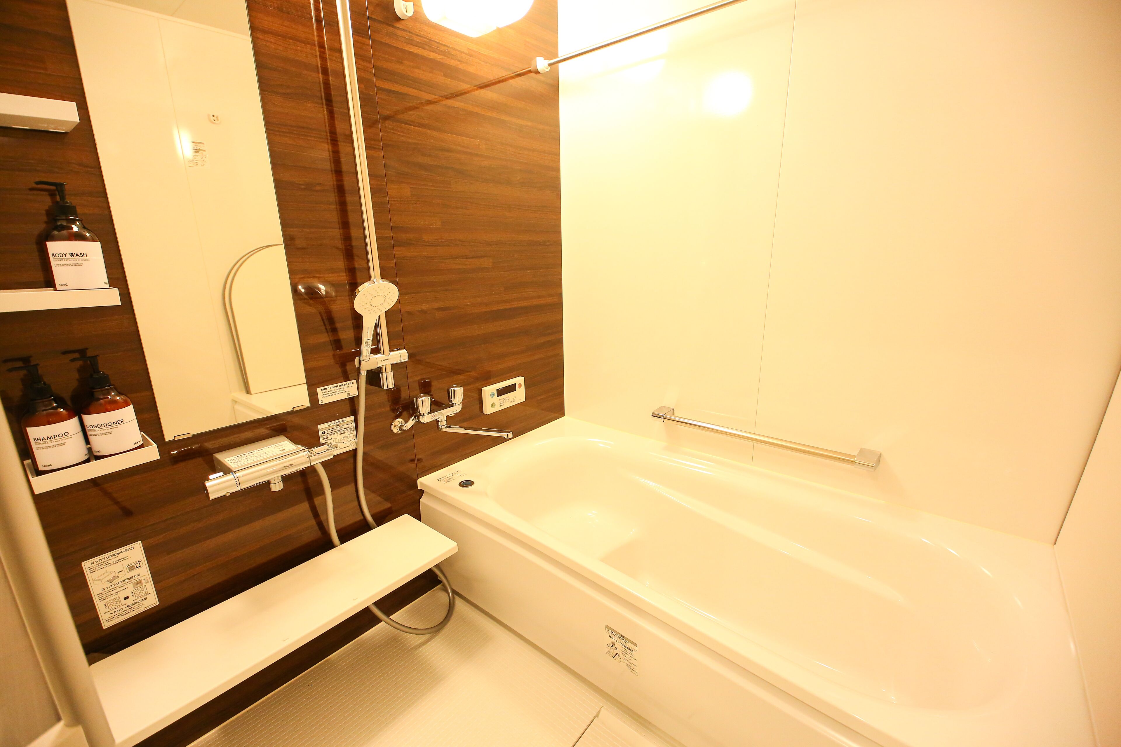 Separate bathtub and shower, free toiletries, hair dryer, towels