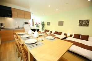 Superior Triple Room | Iron/ironing board, free WiFi - PrimeRoomBeppu Hamawakionsenmae (Beppu)