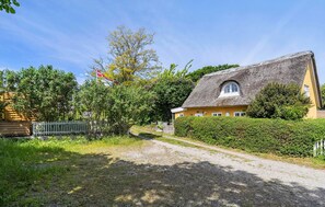 Property grounds - 1 bedroom amazing home in Samsø (Samsø)