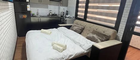 2 bedrooms, in-room safe, iron/ironing board, free WiFi