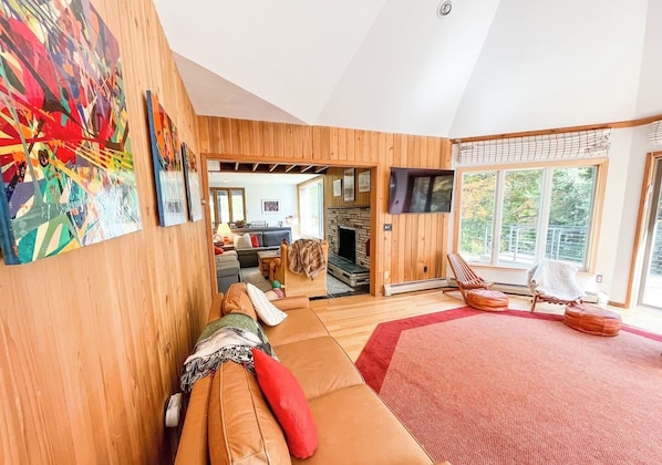 Smart TV, fireplace, offices