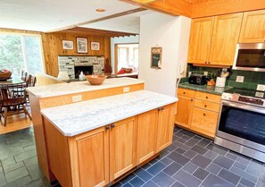 Fridge, microwave, oven, stovetop - Large Vermont ski home on private scenic lot centrally located in the Mad River Valley (Waitsfield)