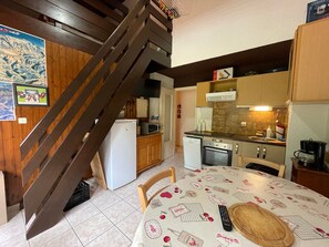 Fridge, microwave, dishwasher - Quiet apartment with parking, near Portes du Soleil (Abondance)