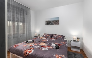 2 bedrooms, iron/ironing board, free WiFi, bed sheets
