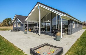 Outdoor dining - Stunning home in Samsø with sauna (Samsø)