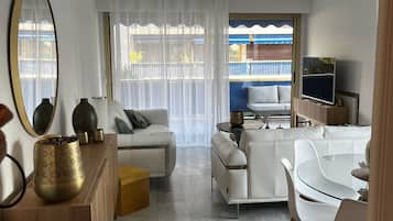 TV, tavolo da ping pong