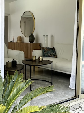 Fernseher, Tischtennisplatte