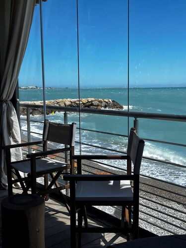 94m2 air-conditioned apartment sea view, swimming pool 3 bedrooms 50m2 terrace Pkg