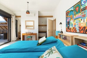 2 bedrooms, in-room safe, desk, iron/ironing board