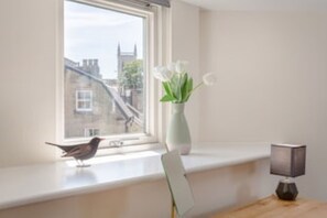 Interior - 2 Bedroom City Centre Townhouse - with Parking (Cambridge)