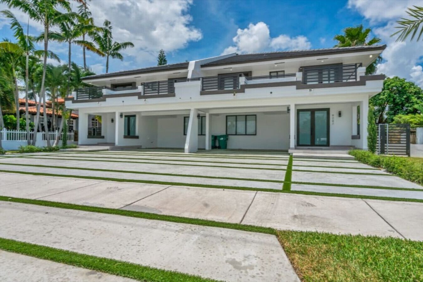Luxe 4BD Duplex w/Heated Pool Close to Restaurants
