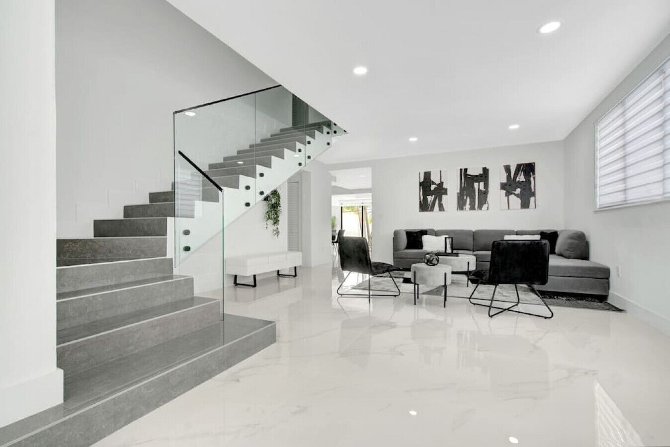 Stunning 4-BD Duplex+Parking+Close to Coral Gables