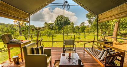 Lake Front Glamping Suite with a Bush Bathtub