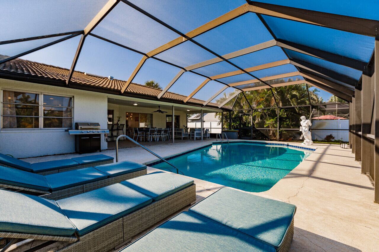 Paradise in the Sun! Updated 3BR home w/ Pool & Grill - Family Friendly!! 