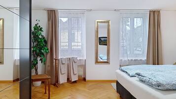 2 bedrooms, desk, iron/ironing board, internet