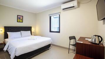 Standard Double Room | Desk, free WiFi, bed sheets