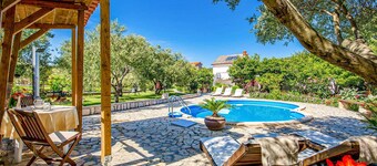 Nice apartment in Mundanije with WiFi