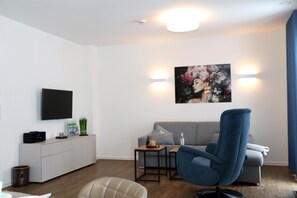 TV, fireplace, DVD player, music library