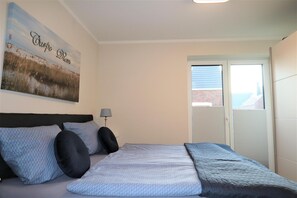 2 bedrooms, travel cot, free WiFi, wheelchair access - Sielhuus 5 - Sauna. Terrace. Family friendly. (Fedderwardersiel/Butjadingen)