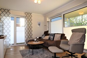 TV, fireplace, books, stereo