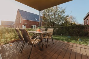Outdoor dining - Sielhuus 5 - Sauna. Terrace. Family friendly. (Fedderwardersiel/Butjadingen)