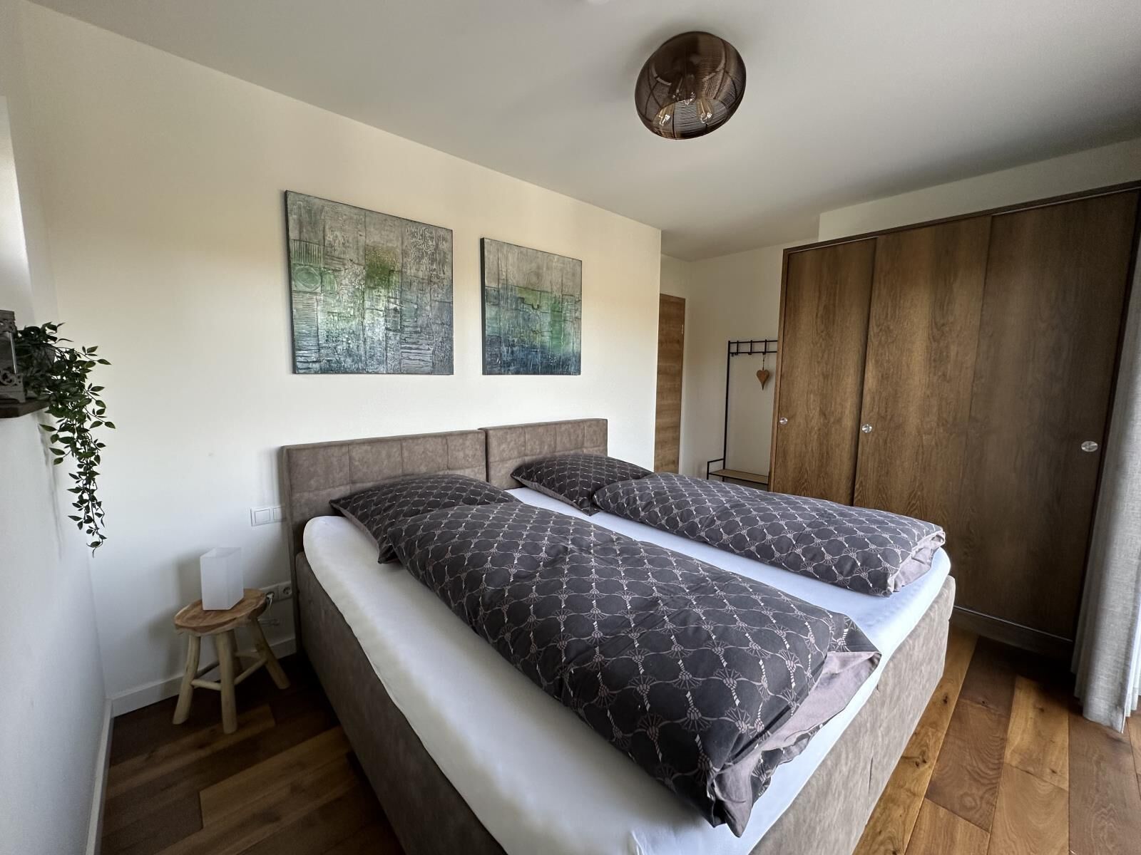 3 bedrooms, iron/ironing board, travel crib, free WiFi