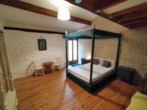 15 Schlafzimmer, Reisekinderbett, kostenloses WLAN, Bettwäsche