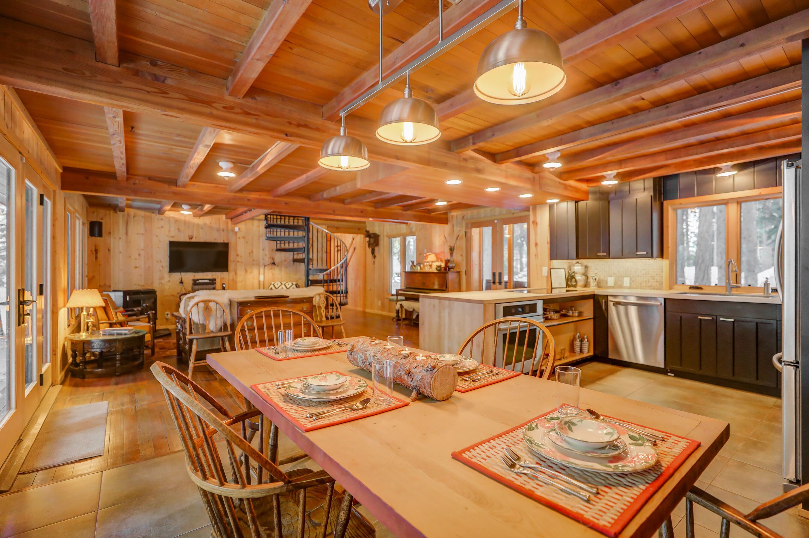 The Back Cabin - Payette lake access - Quiet - Cozy - Wooded setting