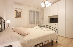 1 bedroom, free WiFi - Cozy apartment in Quartu Sant'Elena with WiFi (Quartu Sant'Elena)