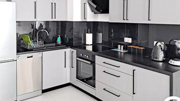 Fridge, stovetop, dishwasher, coffee/tea maker